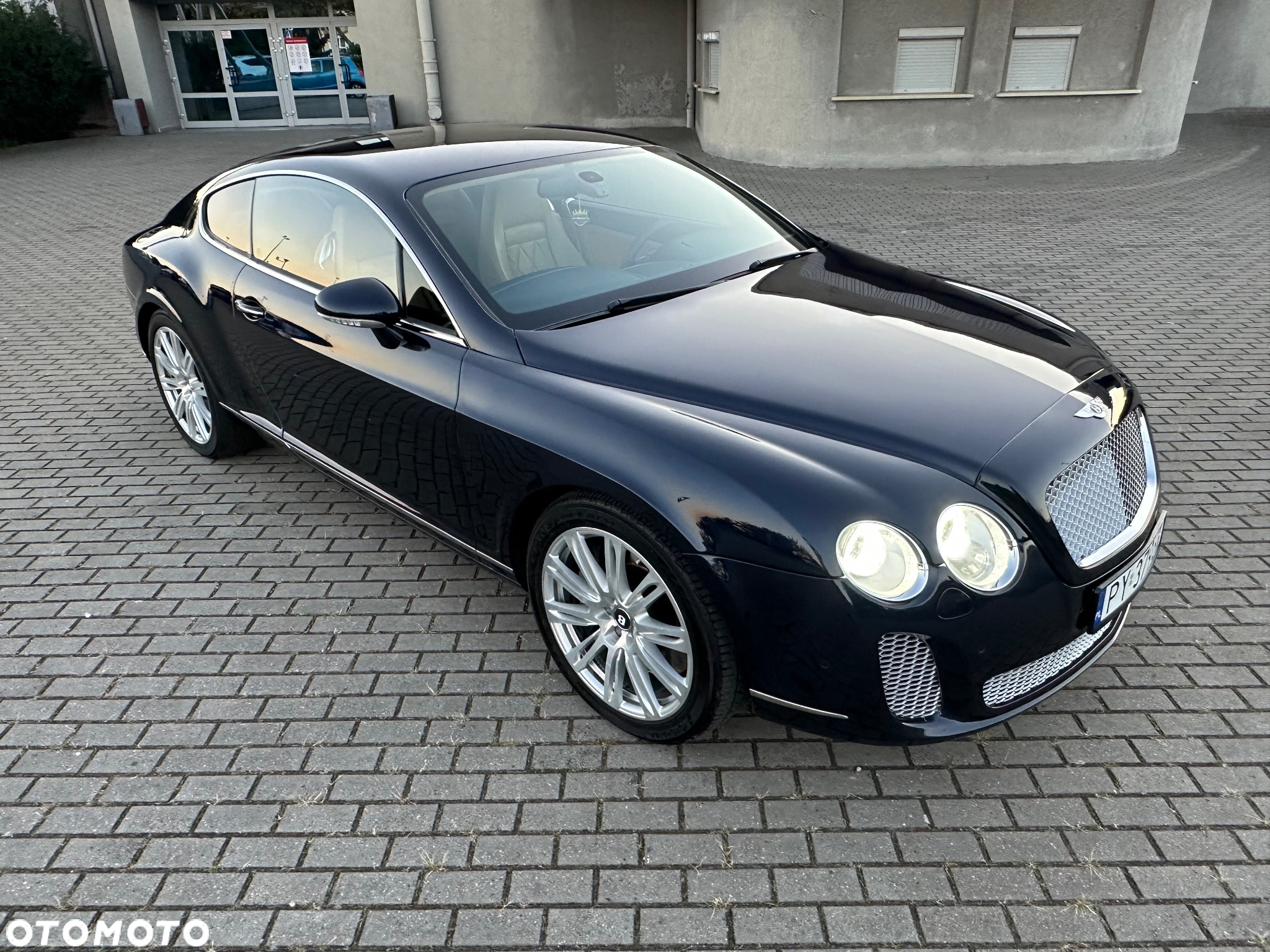Bentley Continental GT Standard - 12