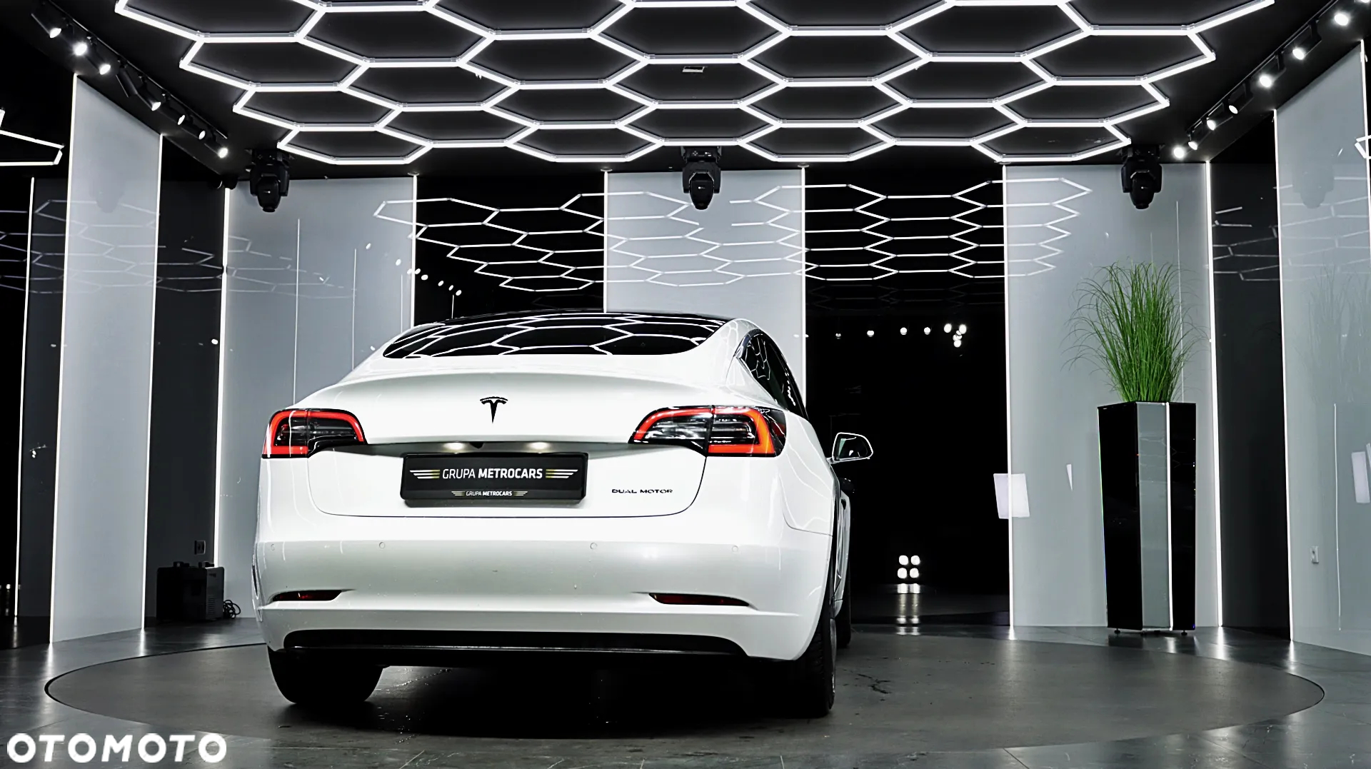 Tesla Model 3 - 9