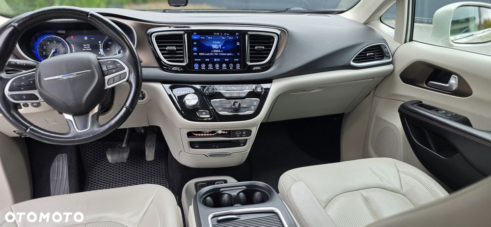 Chrysler Pacifica - 3