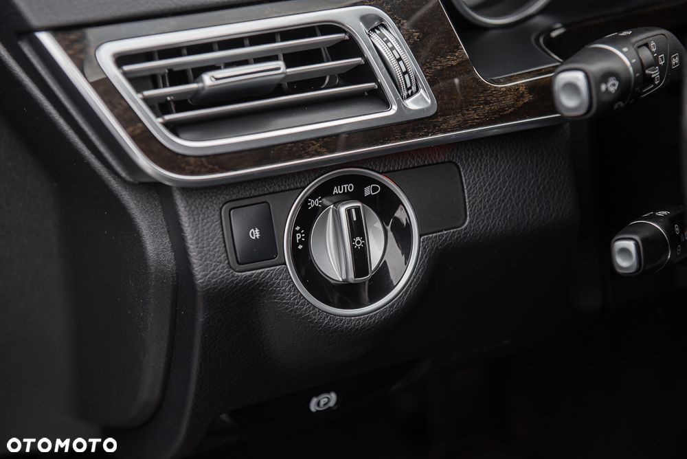 Mercedes-Benz Klasa E 250 CDI 4Matic 7G-TRONIC Avantgarde - 17