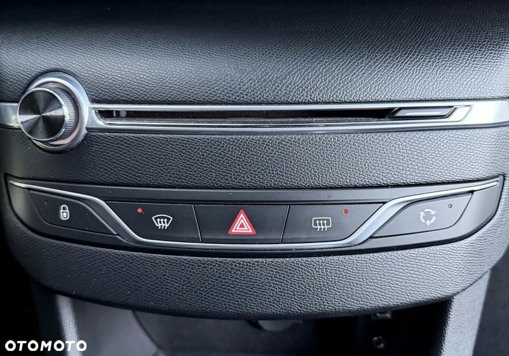 Peugeot 308 1.2 PureTech GPF Allure S&S - 32