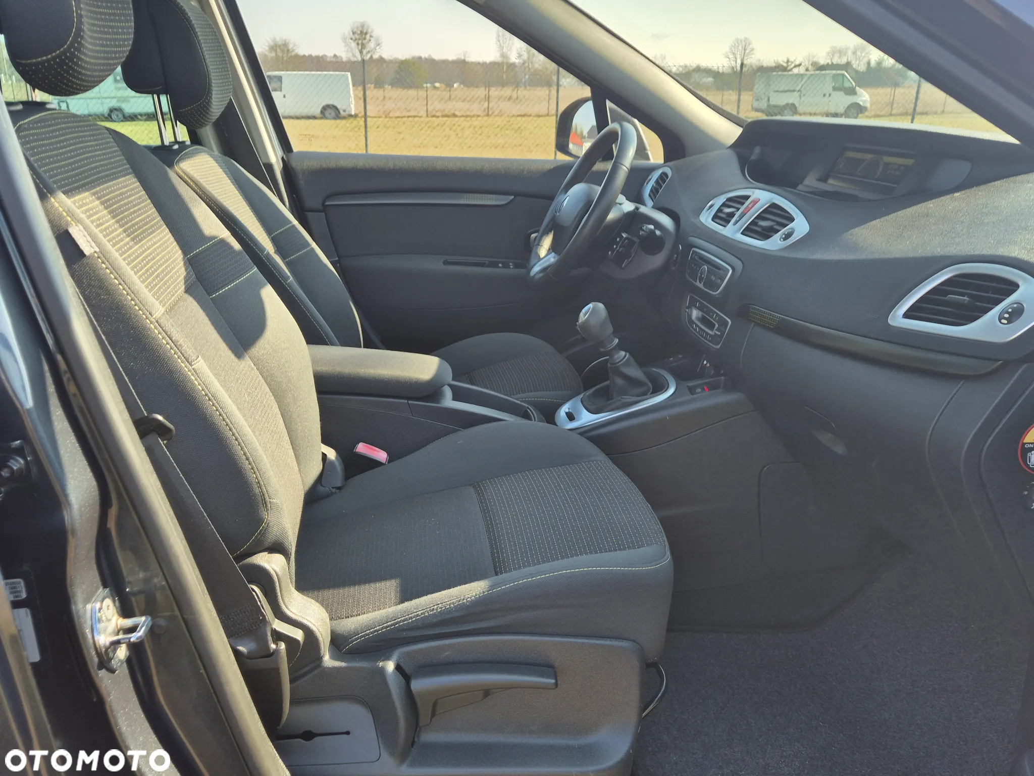 Renault Scenic 1.6 16V 110 Authentique - 12