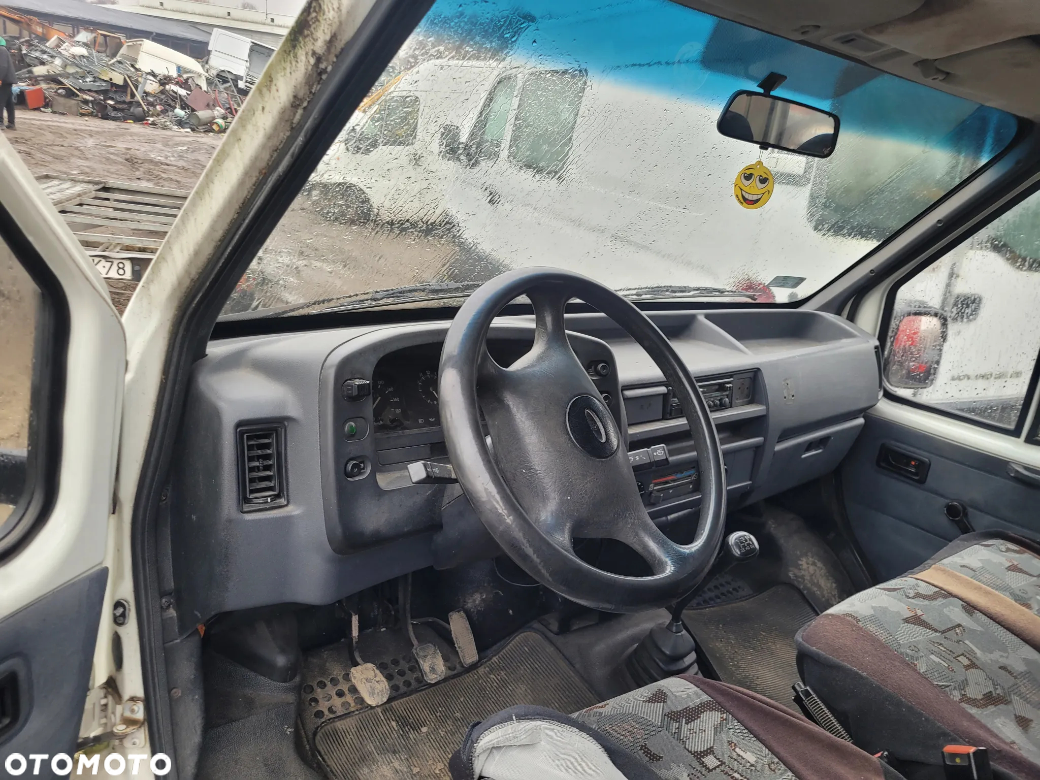 FORD TRANSIT MK4 fotel fotele kanapa deska kokpit podsufitka boczek boczki klamka podłokietnik licznik prędkościomierz - 3