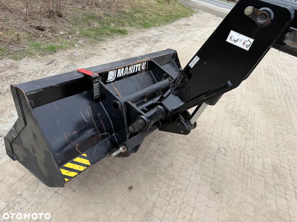 Manitou MT932 Ładowarka Teleskopowa 9m wysuw!  UDŹWIG 3,2 TONY! Przebieg 2600 mtg. jak Nowa z SALONU 2016 rok z Norwegii z Gospodarstwa rolnego! Silnik DEUTZ 110 km. Aktualne Serwisy w Dekra. Nowy Model sterowane wszystko z 1 dżojstika. Widły i łyżka. Ani deka luzu czy wycieku. OKAZJA! Jazda REWERS + 4 biegi. Skręt 3 tryby. - 18
