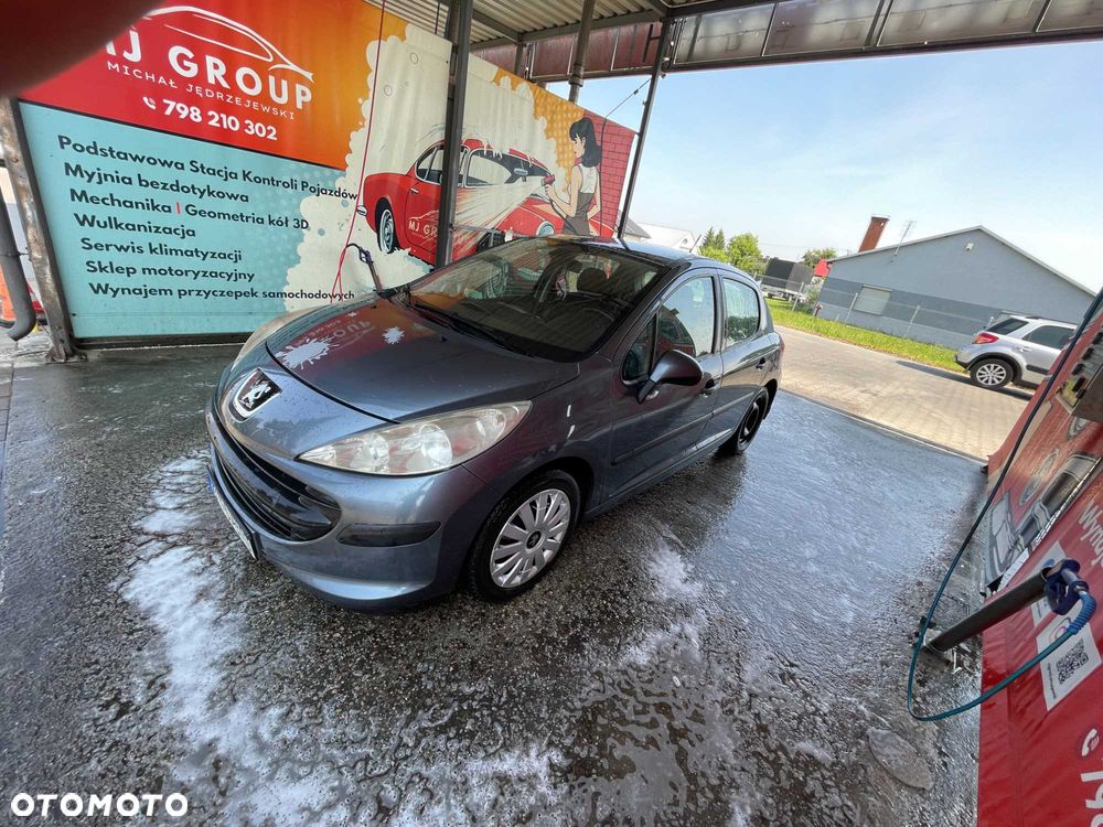 Peugeot 207 - 1