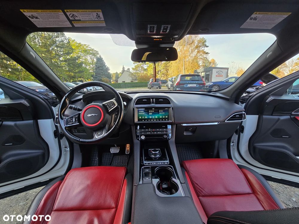 Jaguar F-Pace 20d AWD R-Sport - 25