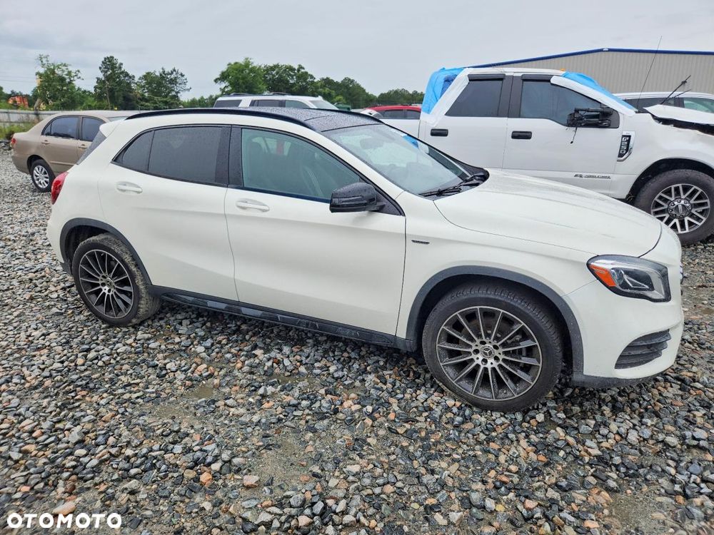 Mercedes-Benz GLA 250 7G-DCT - 4
