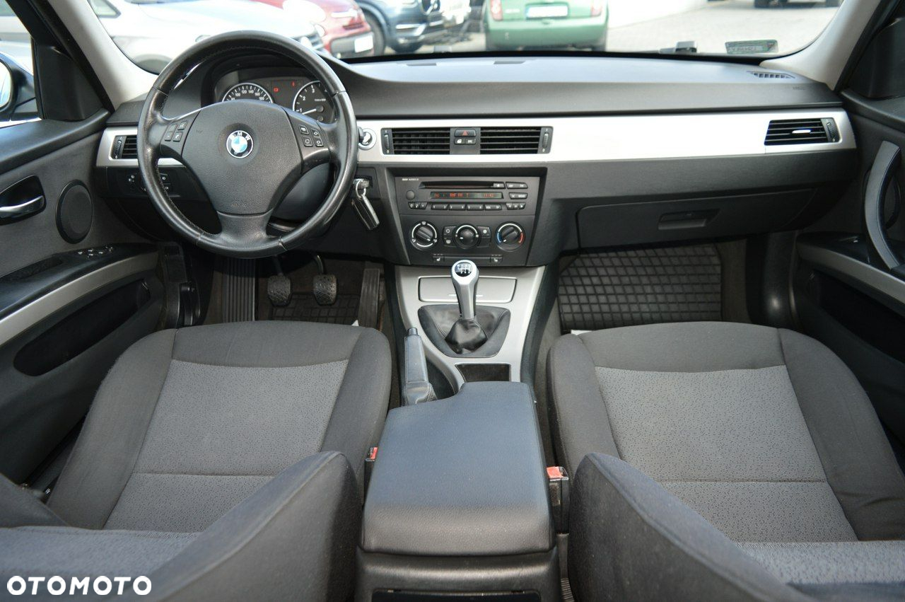BMW Seria 3 318i - 18