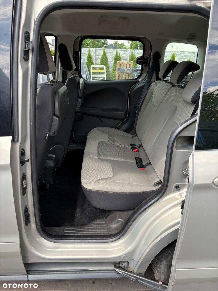 Ford Tourneo Courier 1.0 EcoBoost S&S Titanium - 10