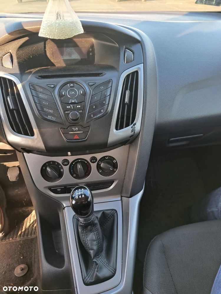 Ford Focus SW - 18