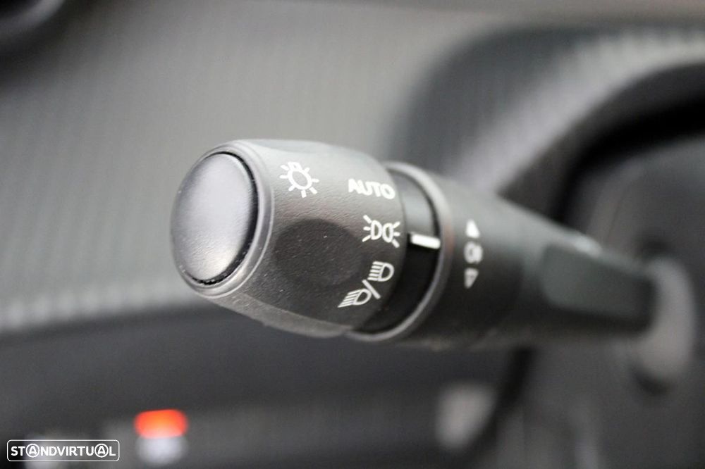 Peugeot e-208 Allure - 18