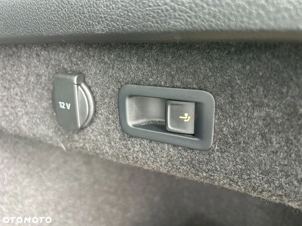 Volkswagen Passat Variant 2.0 TDI Elegance DSG - 39
