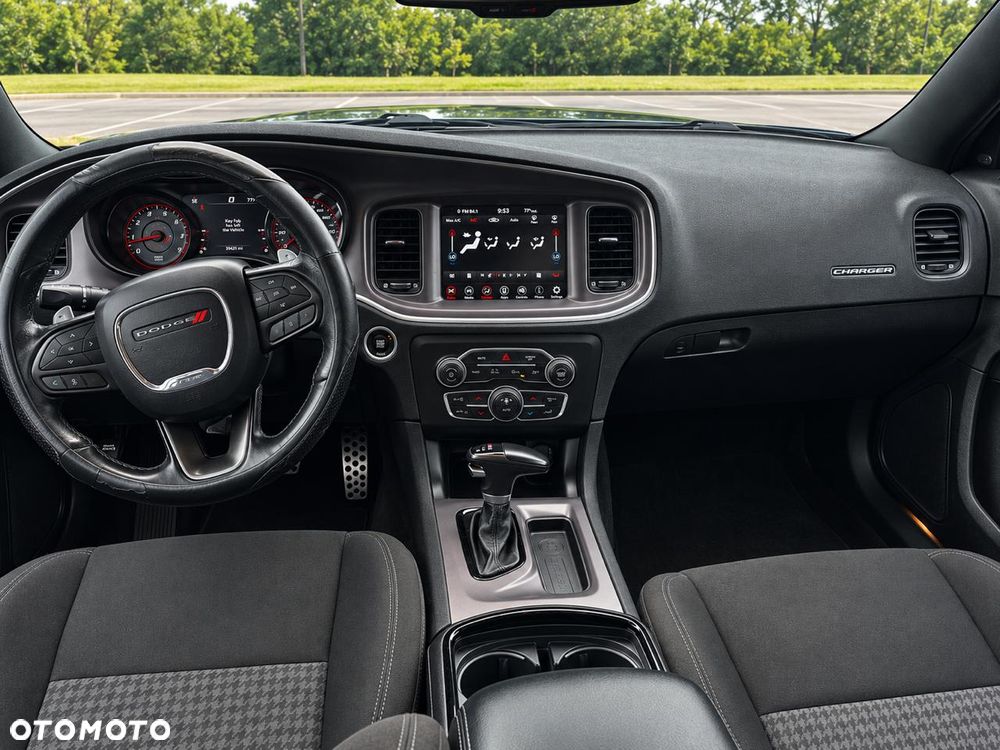 Dodge Charger 5.7 R/T - 17