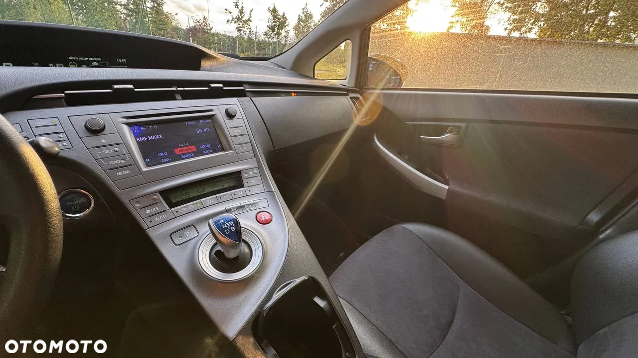 Toyota Prius (Hybrid) Executive - 15