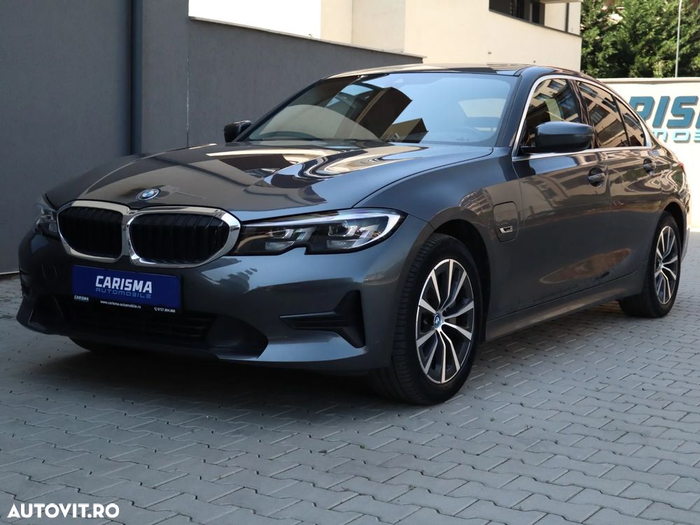 BMW Seria 3 330e Aut. Sport Line - 1