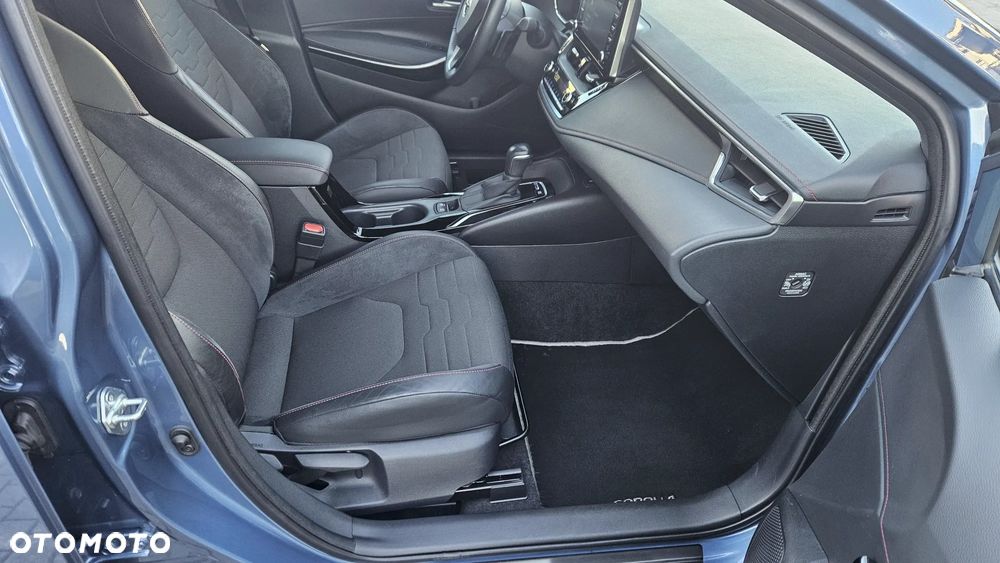 Toyota Corolla 2.0 Hybrid Executive - 11