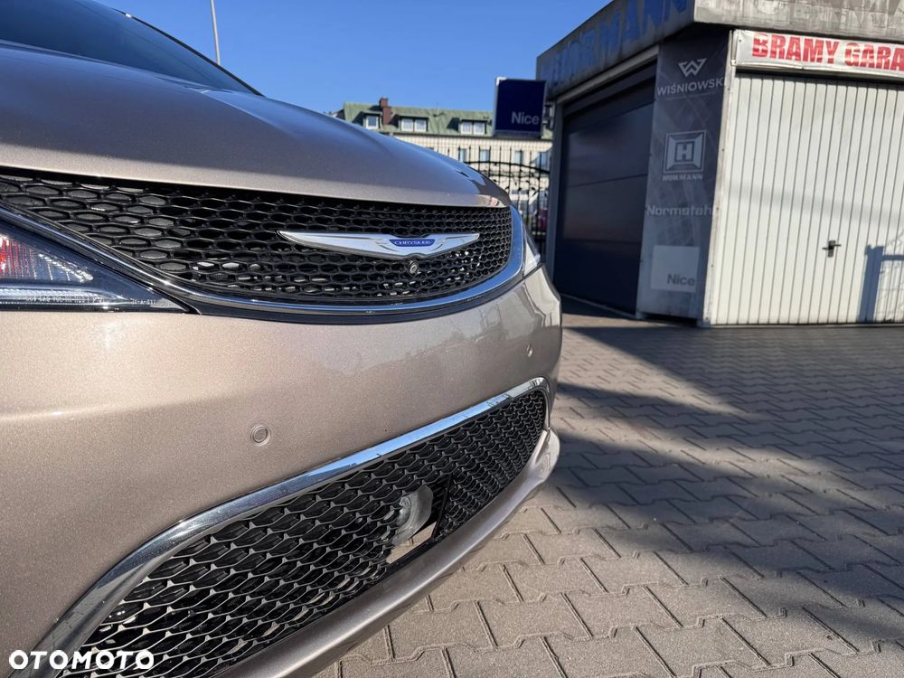 Chrysler Pacifica - 8