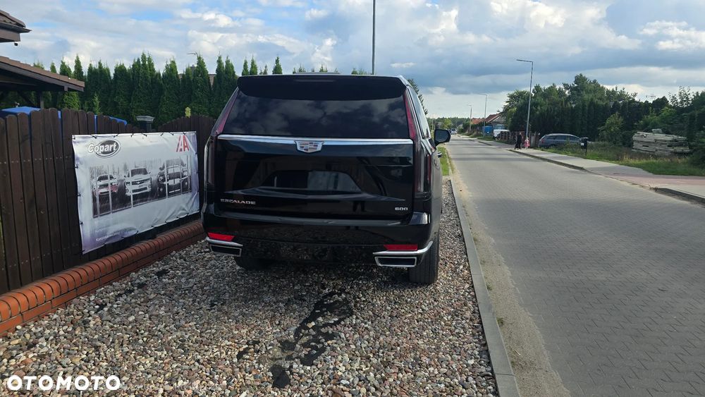 Cadillac Escalade - 4