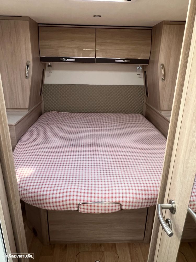 Rapido Serie 8F Cama Central - 36