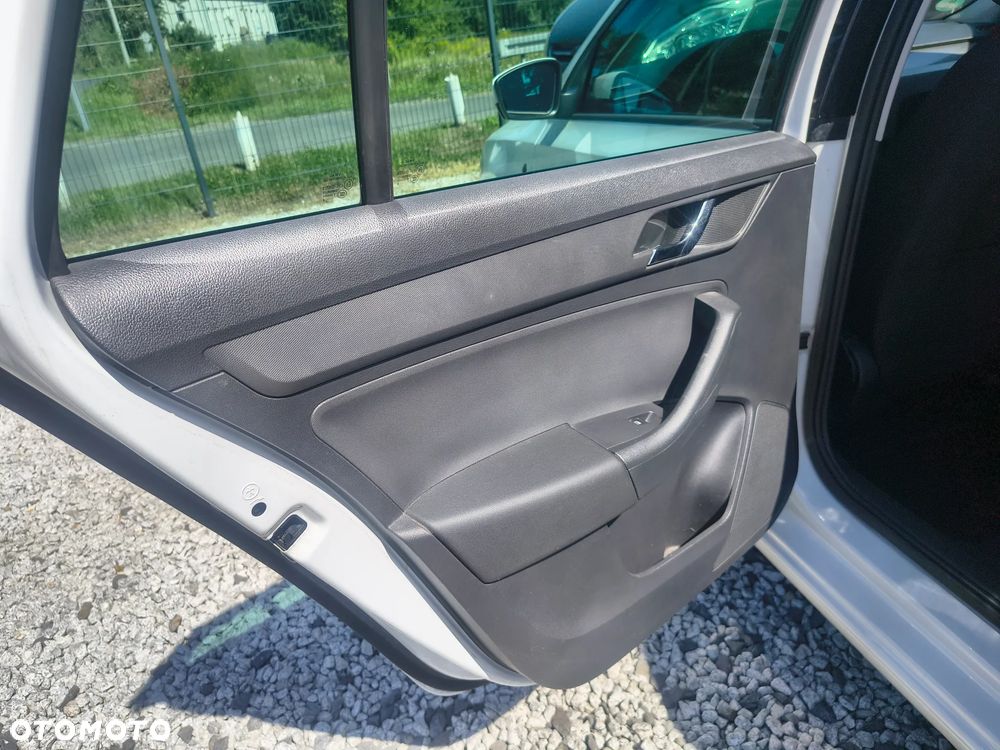 Skoda RAPID 1.2 TSI Elegance Green tec - 18