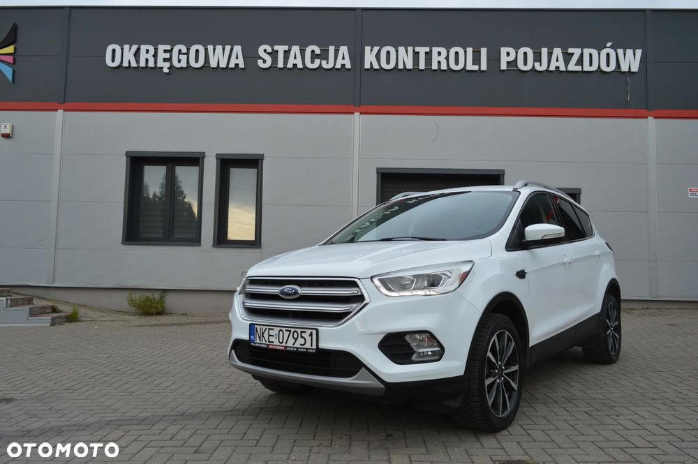 Ford Kuga 1.6 EcoBoost 2x4 Titanium - 2