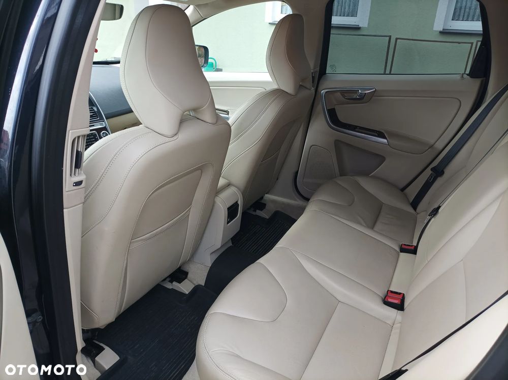 Volvo XC 60 D3 Drive-E R-Design Momentum - 12