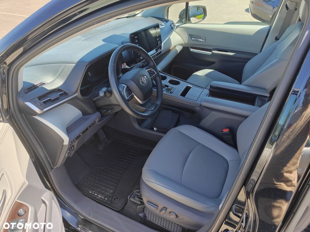 Toyota Sienna - 14