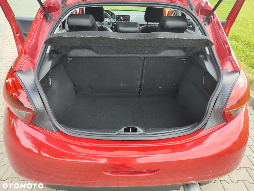 Peugeot 208 - 15