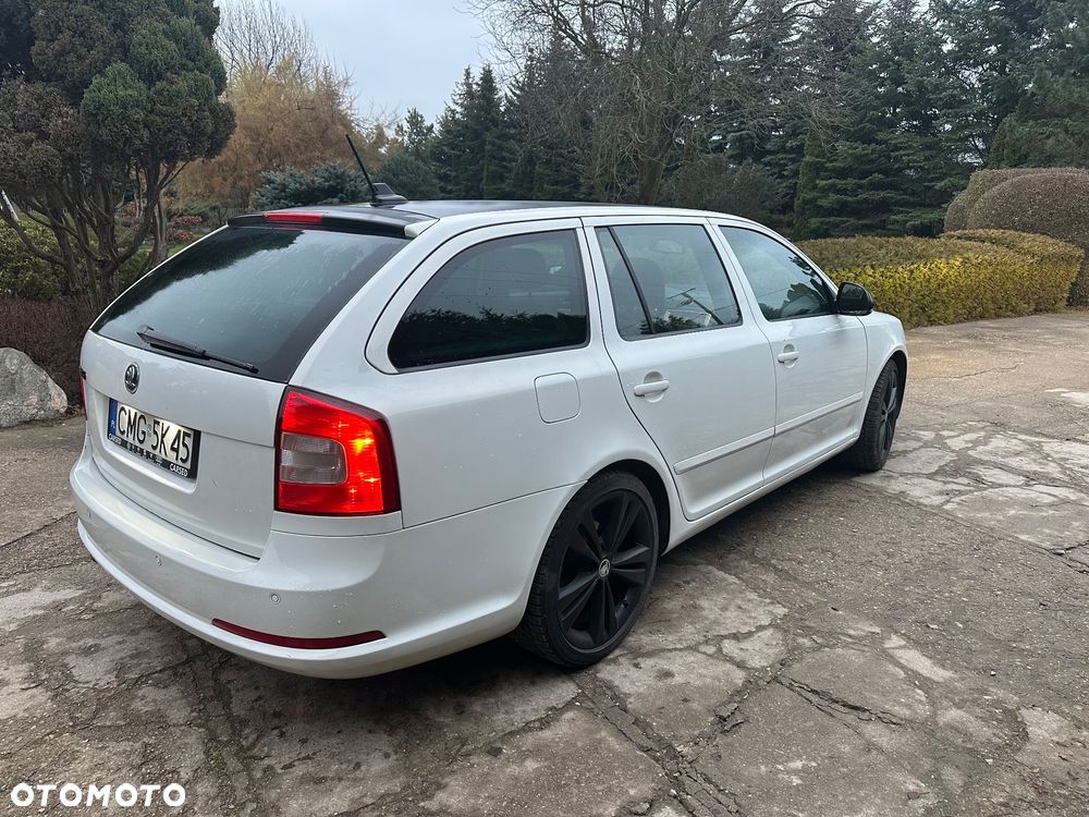 Skoda Octavia 2.0 TDI DPF DSG RS - 2