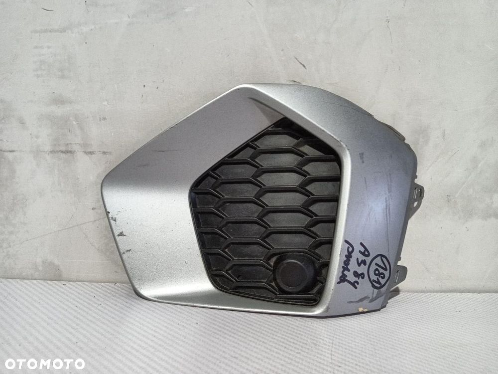 KRATKA ZDERZAKA PRAWA AUDI A3 8Y 8Y0807954 - 1