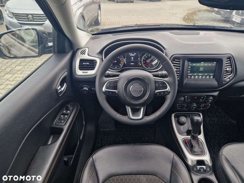 Jeep Compass - 30