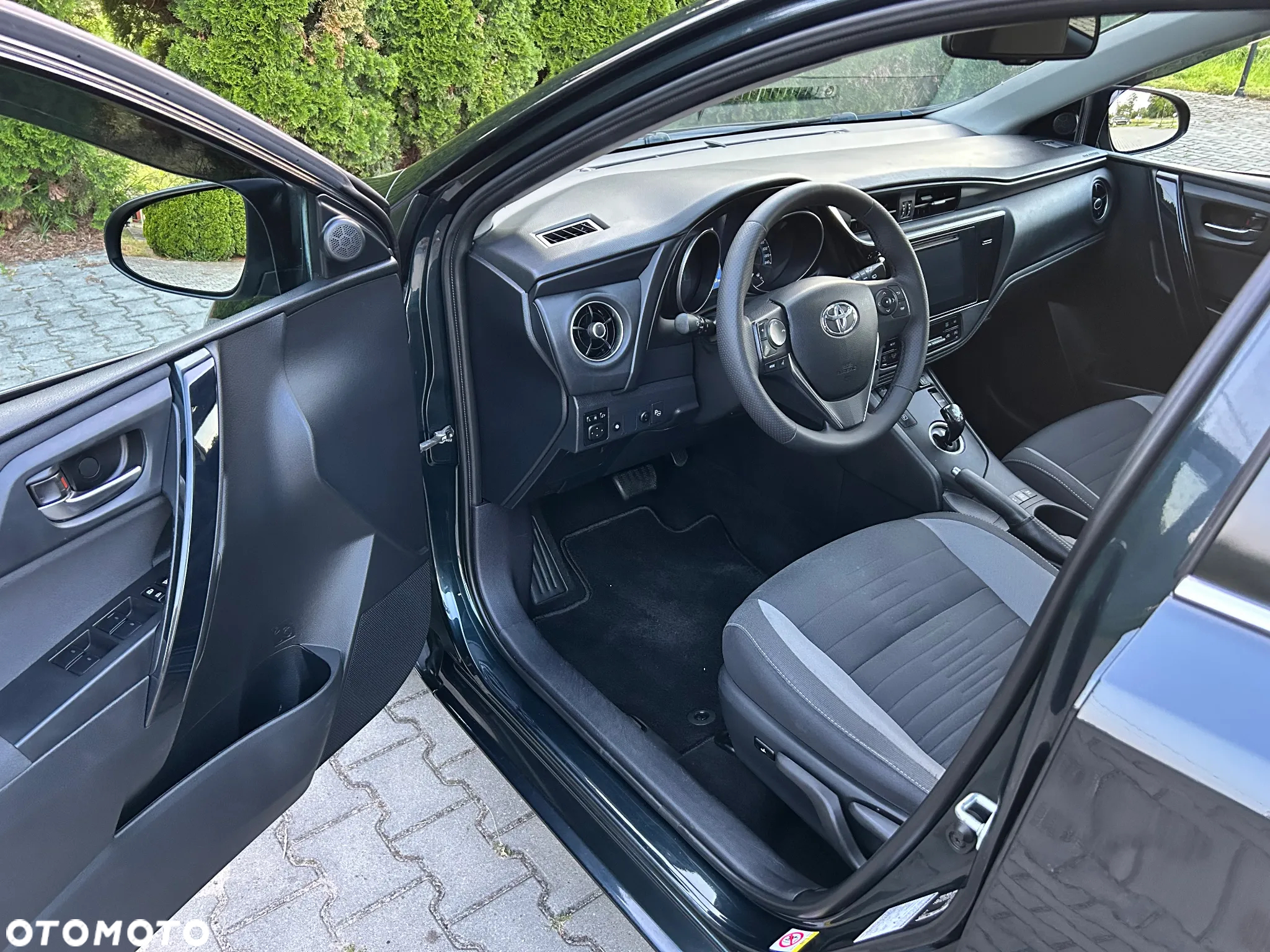 Toyota Auris Hybrid 135 Premium - 29