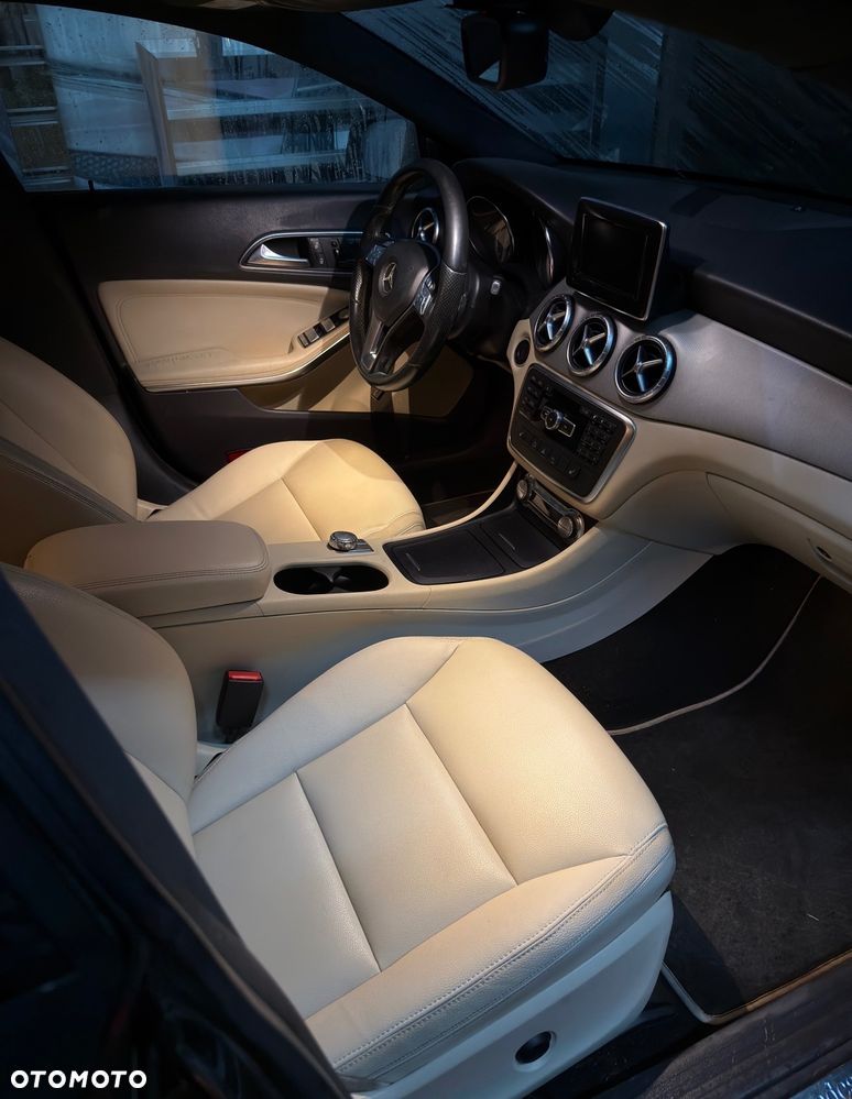 Mercedes-Benz CLA 250 4-Matic - 10
