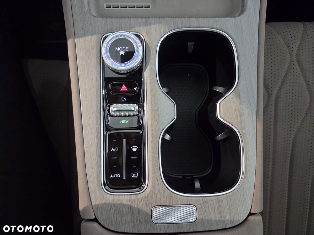 Chery Tiggo 8 1.5 T-GDI Super Hybrid Prestige DCT - 23