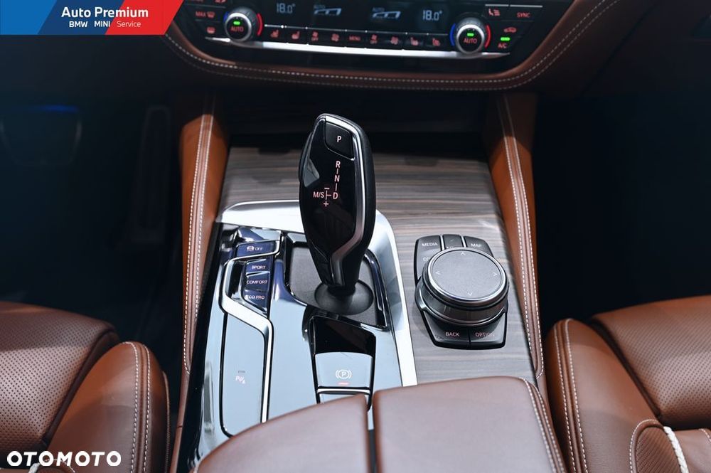 BMW Seria 5 530d xDrive mHEV - 19
