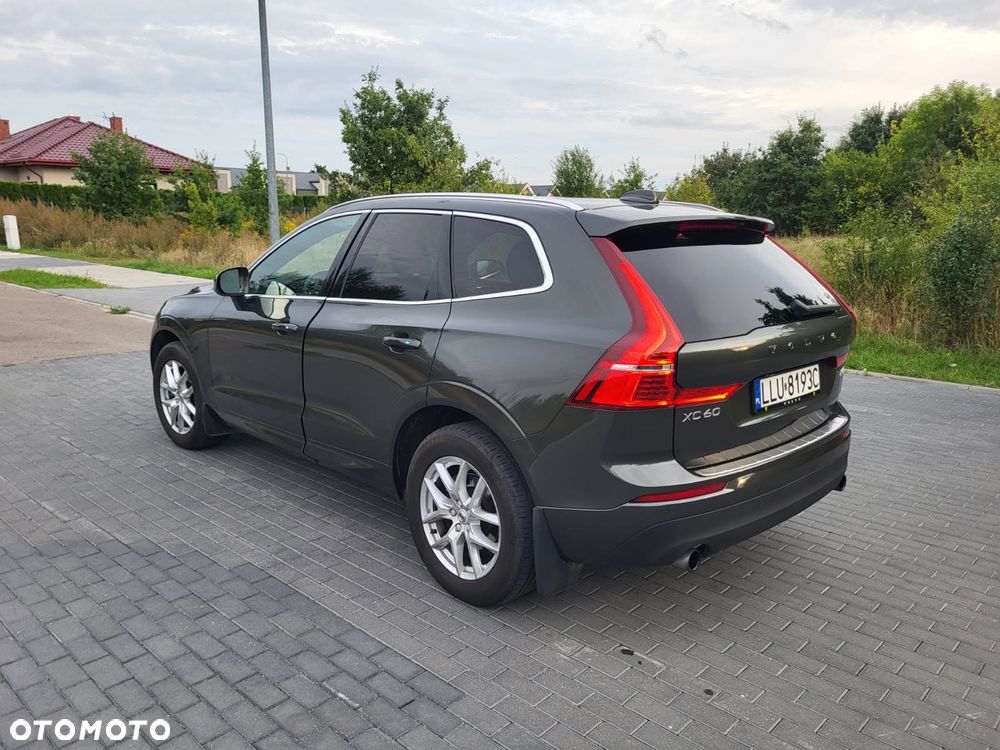 Volvo XC 60 T5 AWD Momentum - 4
