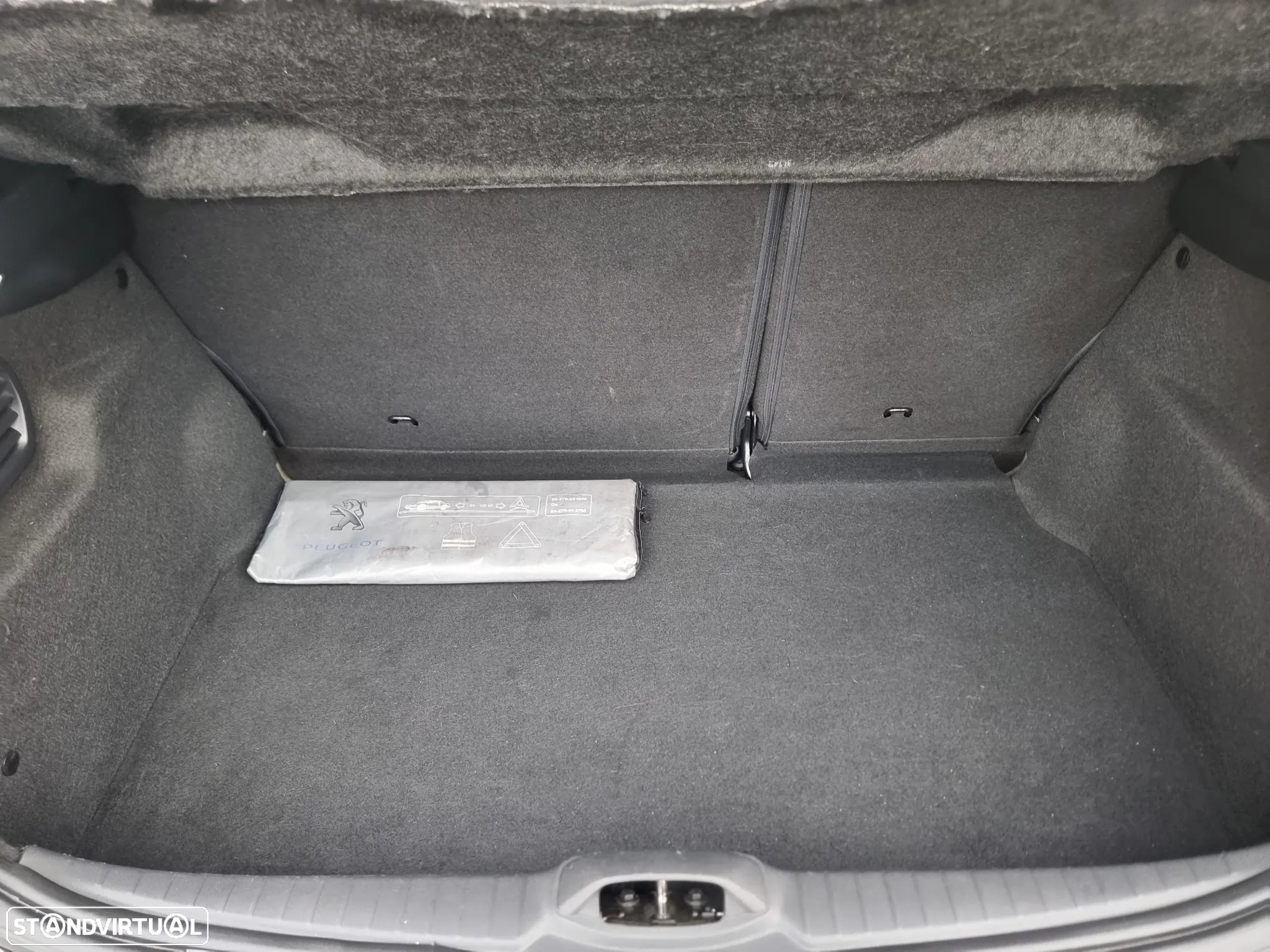 Peugeot 208 1.4 HDi SE Style - 23
