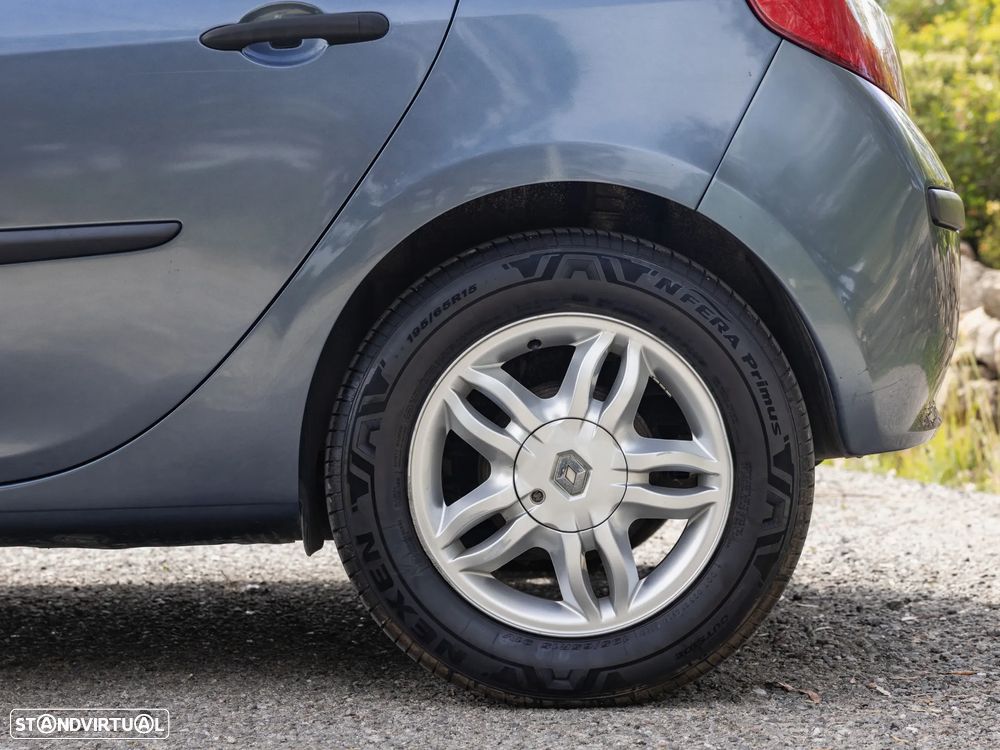 Renault Clio - 8