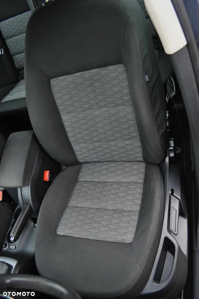 Skoda Octavia 1.6 Combi Selection - 24