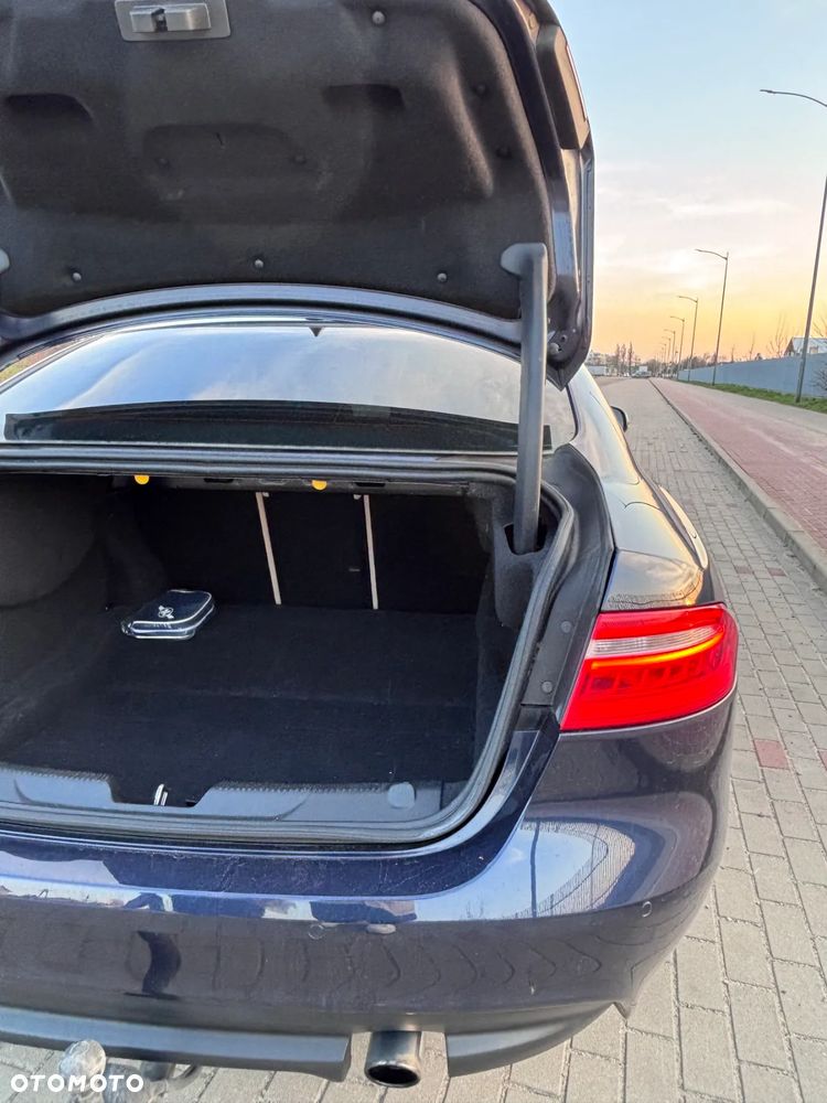 Jaguar XE 2.0 T Prestige - 21