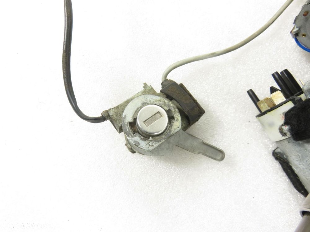 KOLUMNA KIEROWNICZA AUDI A8 D2 4D0905851E 404108 - 3