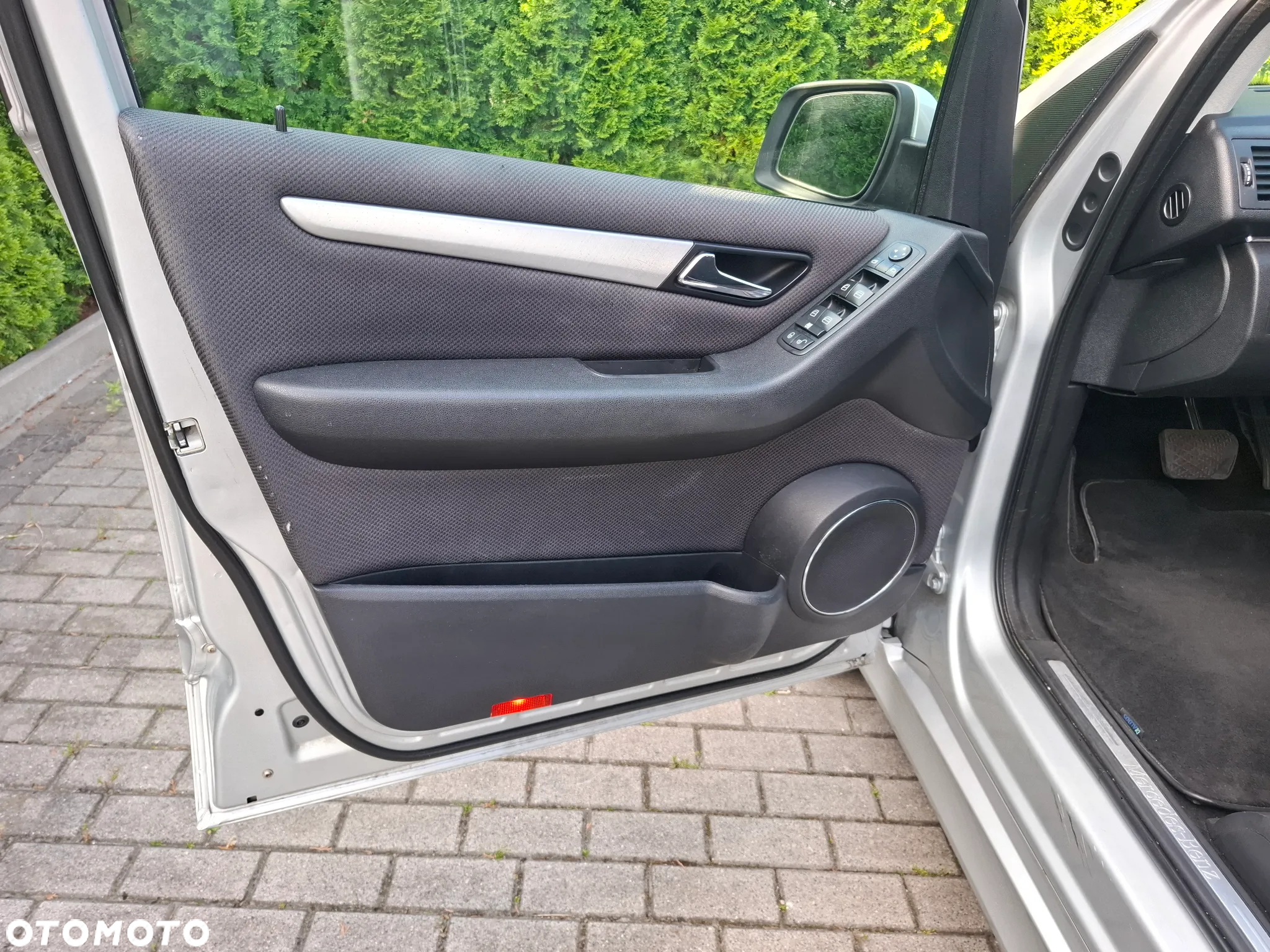 Mercedes-Benz Klasa B 180 CDI Autotronic - 24