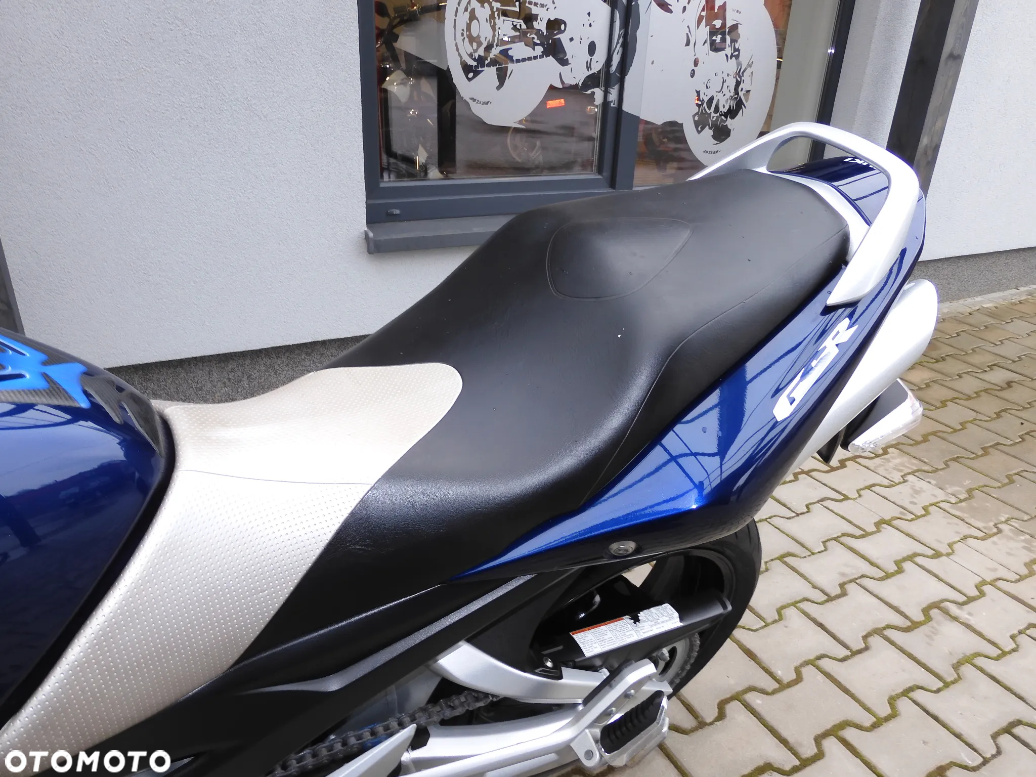 Suzuki GSR - 38