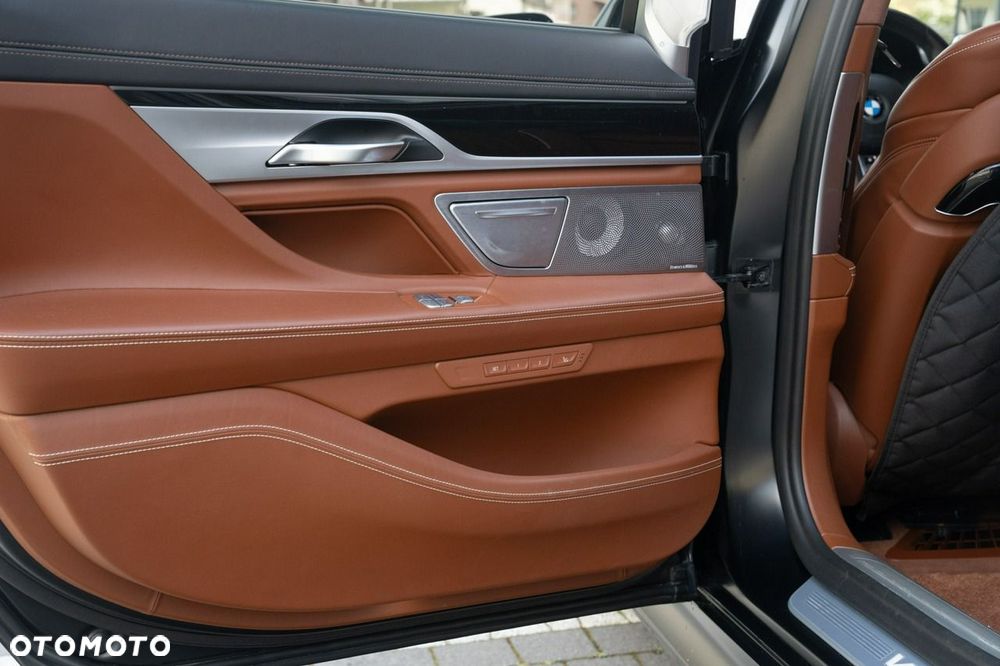 BMW Seria 7 M760Li xDrive - 22