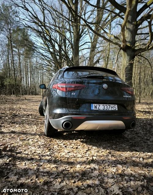 Alfa Romeo Stelvio 2.0 Turbo 16V AT8-Q4 Ti - 4