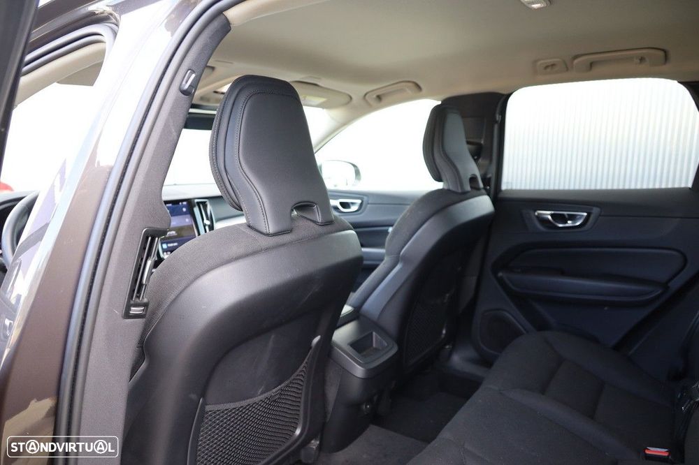 Volvo XC 60 2.0 B4 Momentum Plus - 10