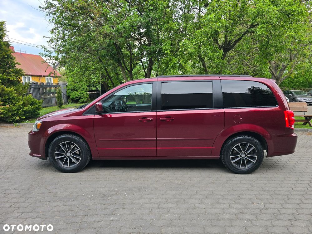 Dodge Grand Caravan - 33