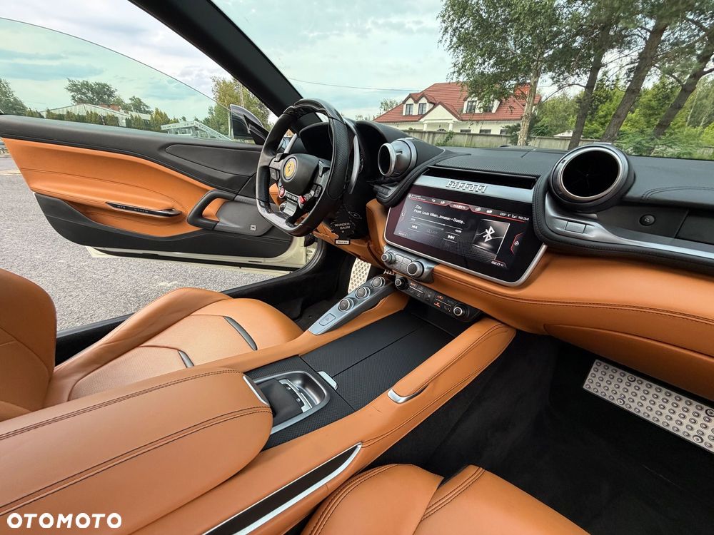 Ferrari GTC4Lusso - 27