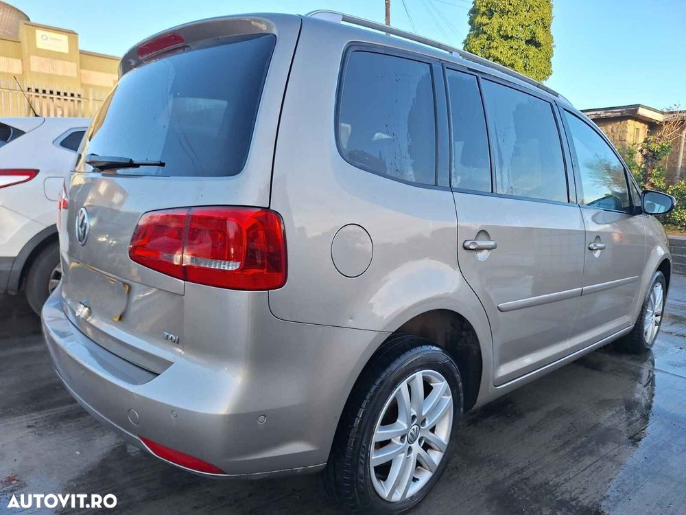 Far Dreapta Volkswagen Touran 2013 Monovolum Auriu - 4