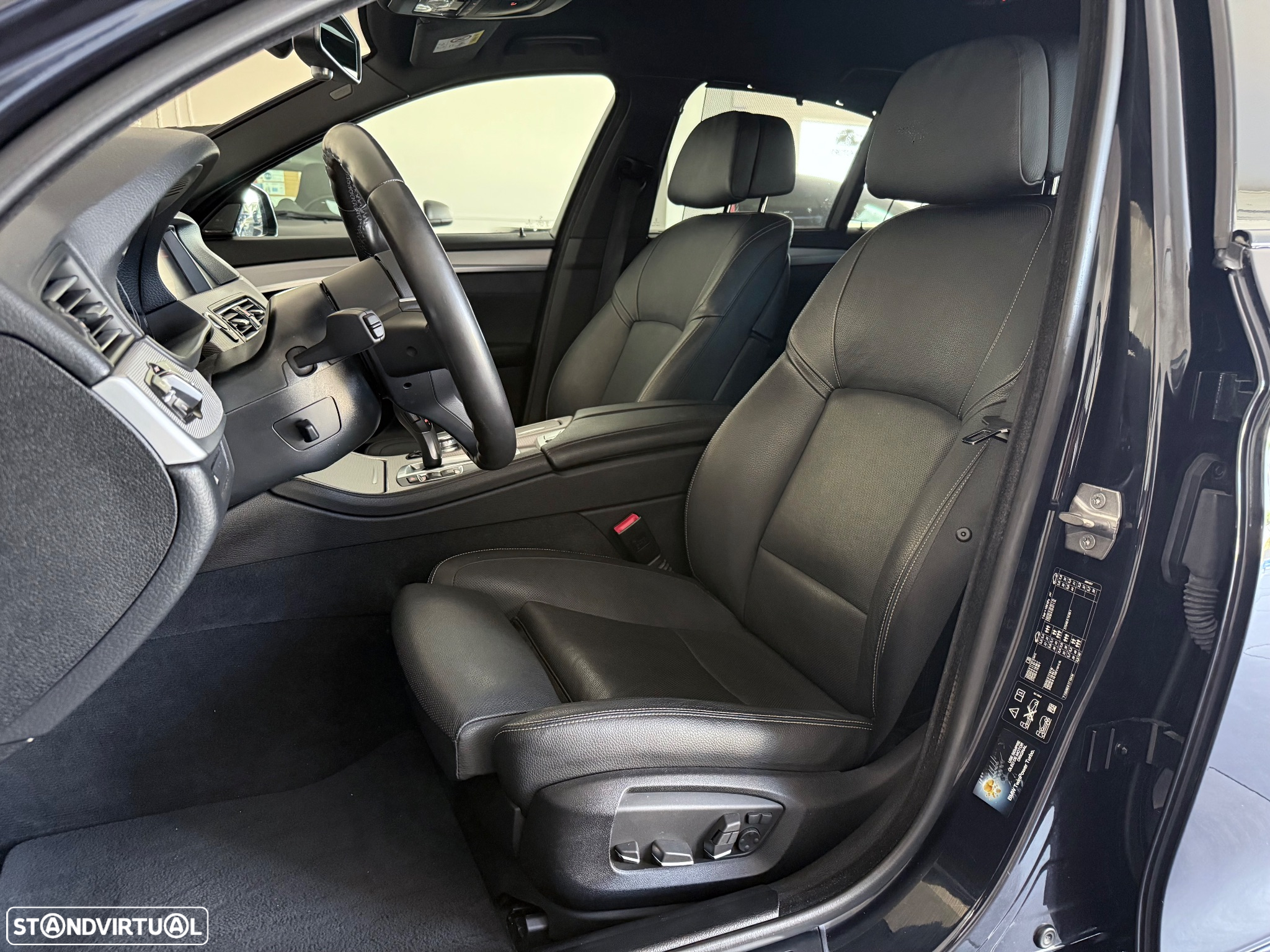 BMW 535 d xDrive Pack M Auto - 27